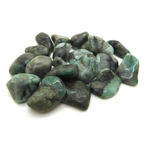 Emerald Tumbled Stone 20-30mm (250g)